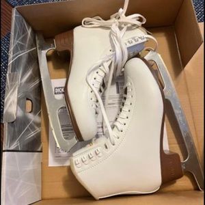 Womens Jackson figure skates, size 9.5 nearly perfect condition
